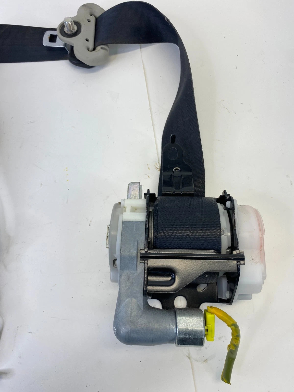2010-2013 MAZDA 3 SEDAN FRONT RIGHT PASSENGER SIDE SEAT BELT RETRACTOR ASSY OEM