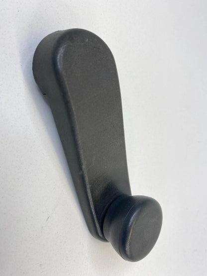 2004-2011 CHEVROLET AVEO SEDAN FRONT RIGHT DOOR WINDOW CRANK HANDLE 96301568 OEM
