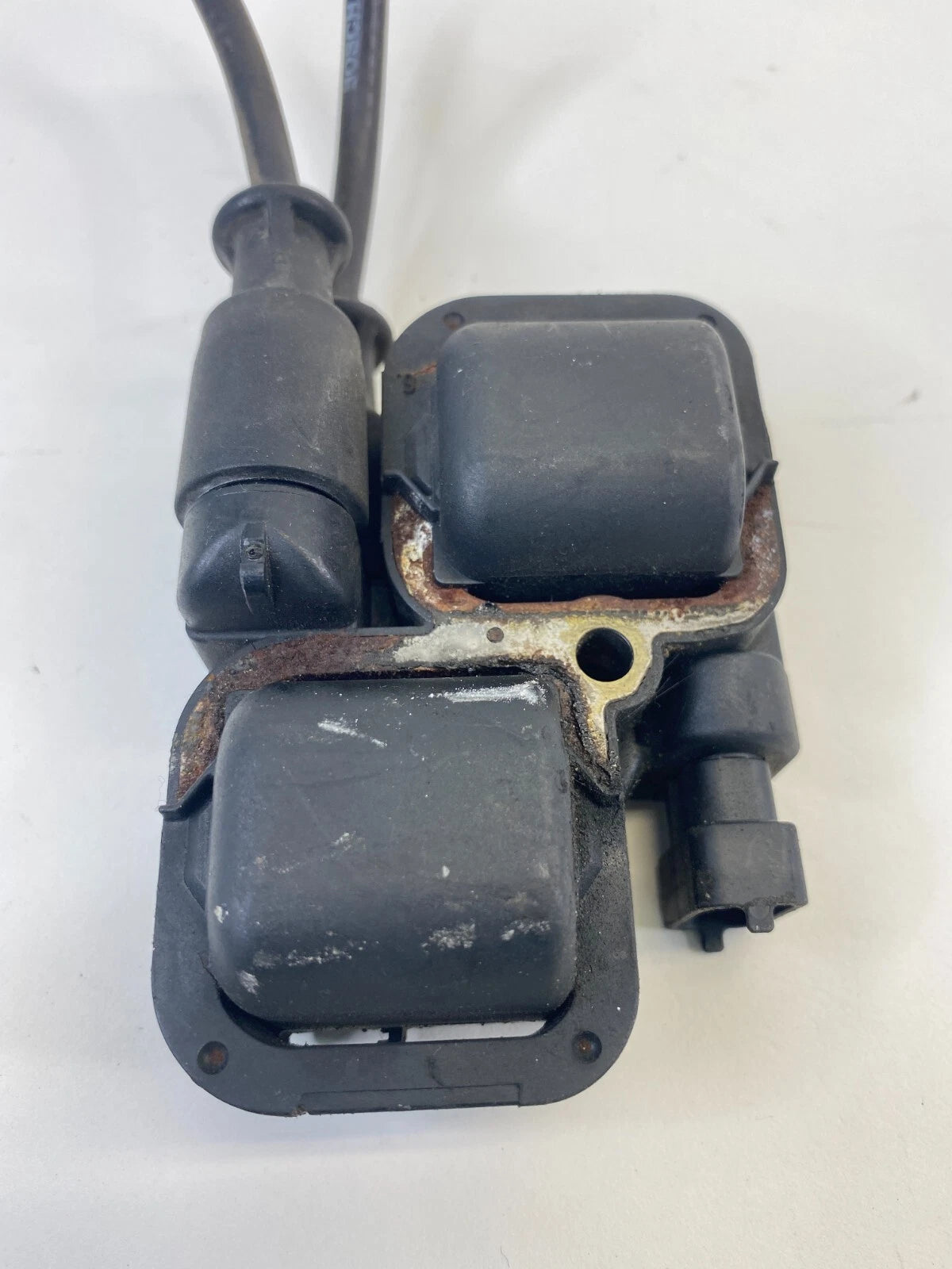 98-05 MERCEDES-BENZ E 320 3.2L AT ENGINE IGNITION COIL IGNITER A0001587803 OEM