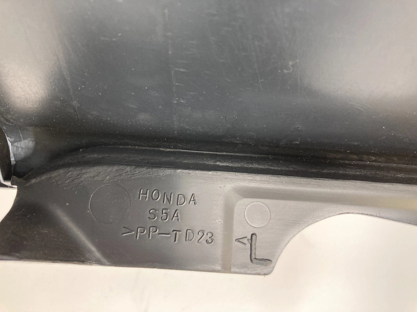 01-05 HONDA CIVIC SPEEDOMETER INSTRUMENT CLUSTER DASH BEZEL TRIM 77200-S5A-A010