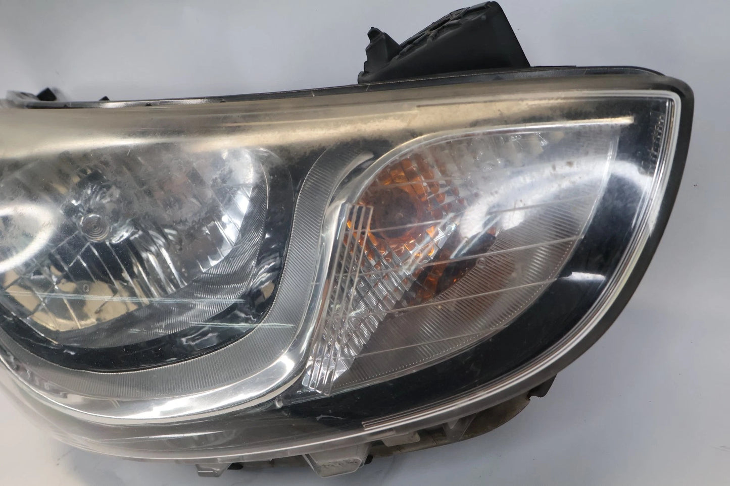 2012-2014 HYUNDAI ACCENT FRONT RIGHT HEADLIGHT HEADLAMP HALOGEN OEM FACTORY