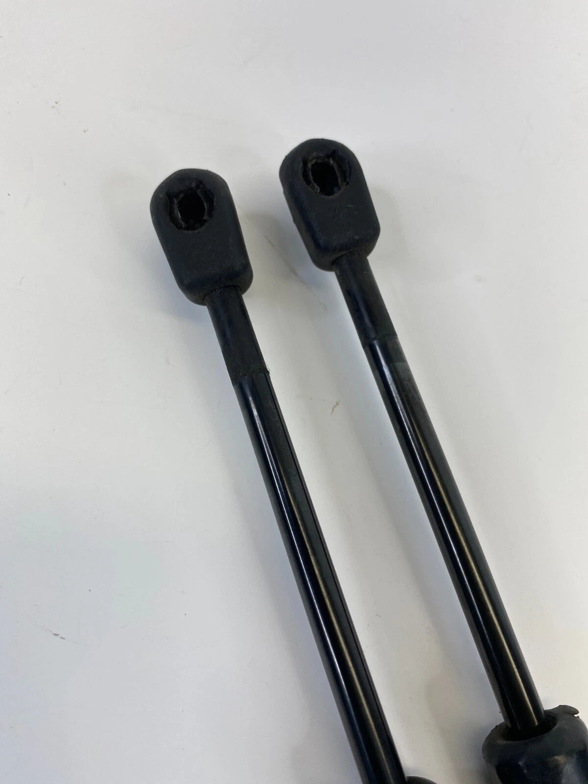 2001-2005 HYUNDAI SONATA DECKLID TRUNK SUPPORT SHOCK STRUT LIFT CYLINDER PAIR