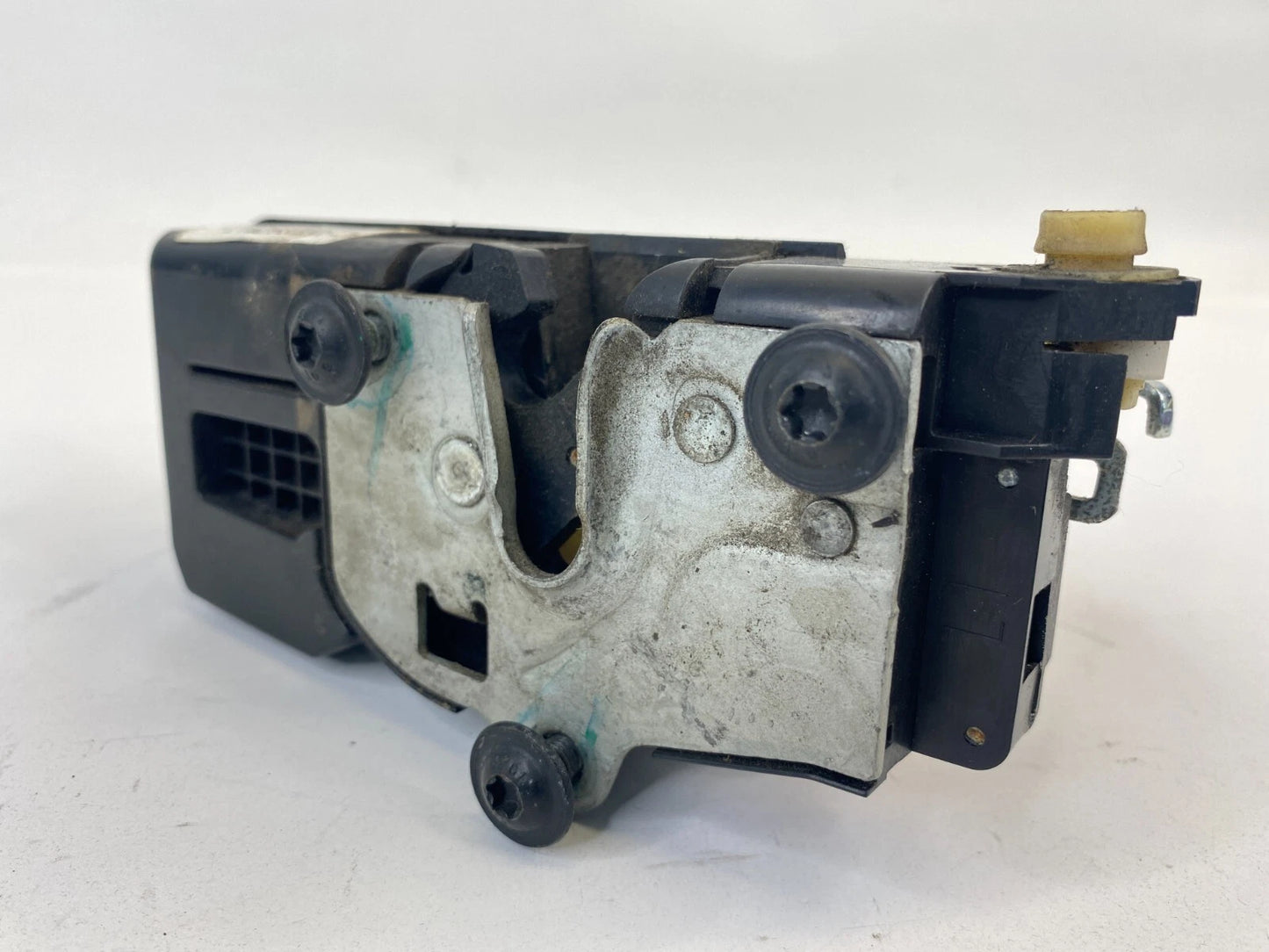 2002-2005 SATURN VUE REAR LEFT DOOR LOCK LATCH RELEASE ACTUATOR 15253152 OEM