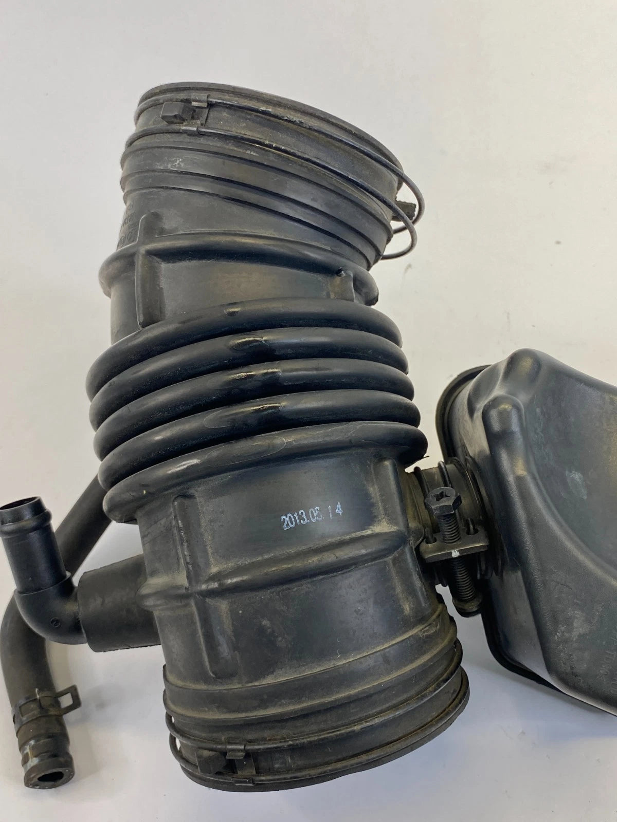 2015-2020 KIA SORENTO 3.3L AIR INTAKE HOSE DUCT RESONATOR ASSY OEM 28192-2W100