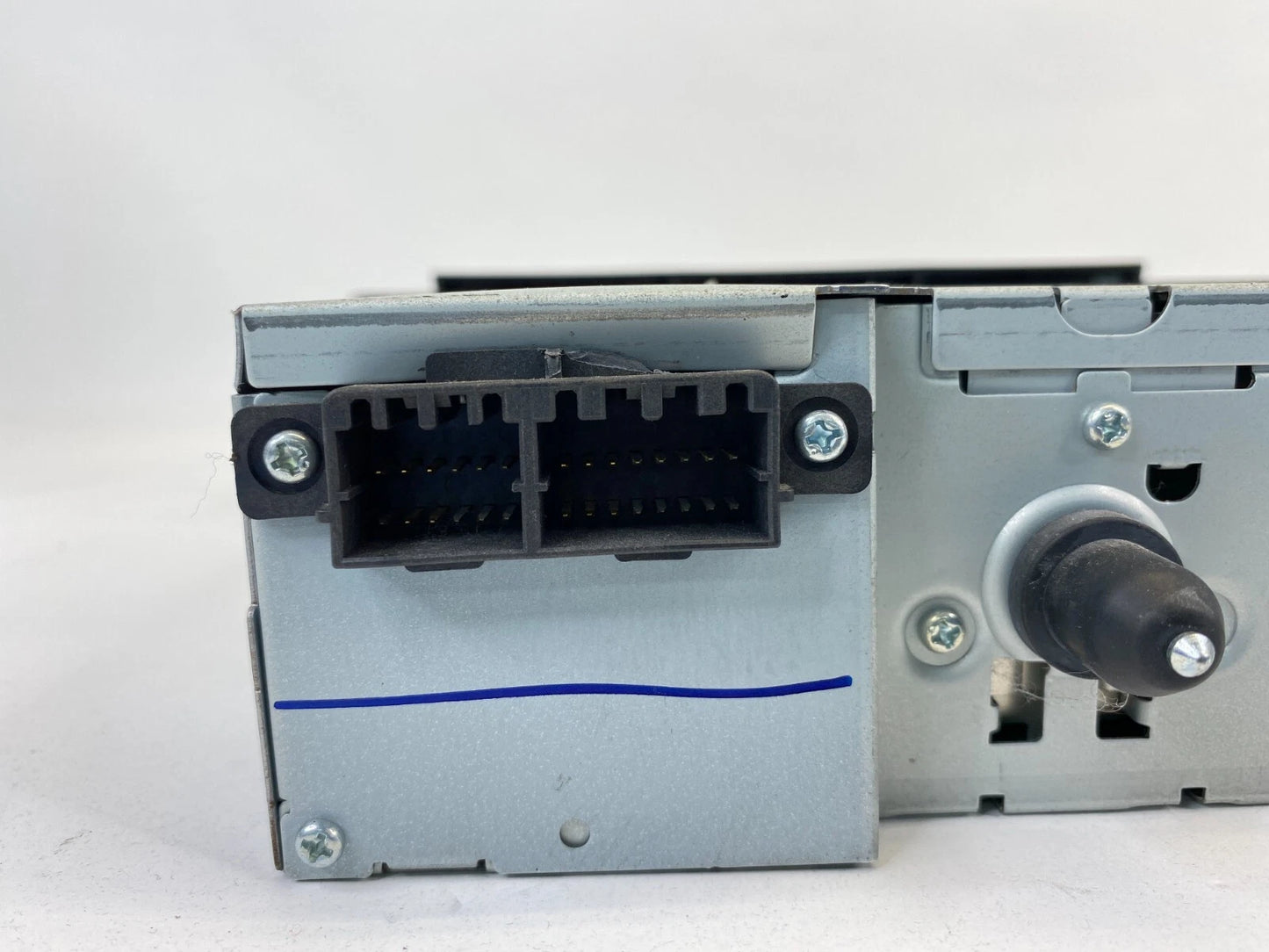 2004 2005 CHRYSLER PACIFICA AM FM CD DVD PLAYER RECEIVER CHANGER P05094031AA OEM