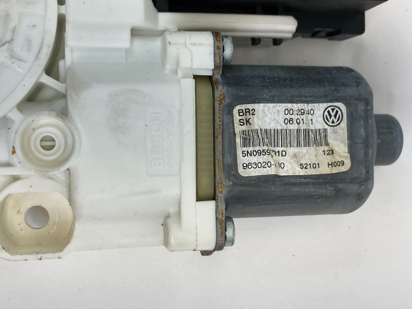 2009-2011 Volkswagen Tiguan Front Left Side Door Power Window Motor 5N0959701D