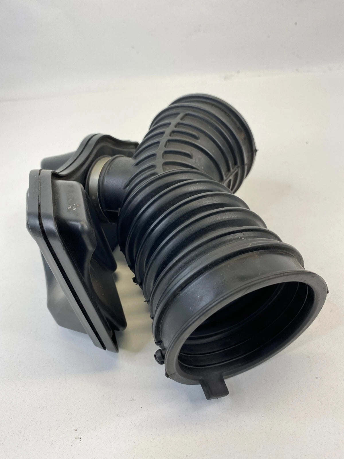 2014-2019 CHEVROLET IMPALA 2.5L AIR INTAKE DUCT HOSE UNIT OEM FACTORY 23113527