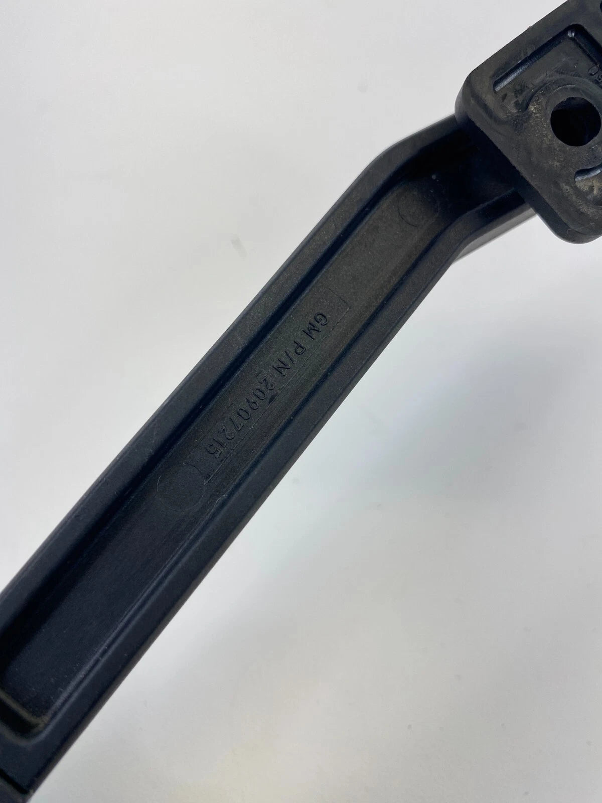 2010-2012 CADILLAC SRX INTERIOR REAR TRUNK LOAD FLOOR COMPARTMENT COVER HINGE