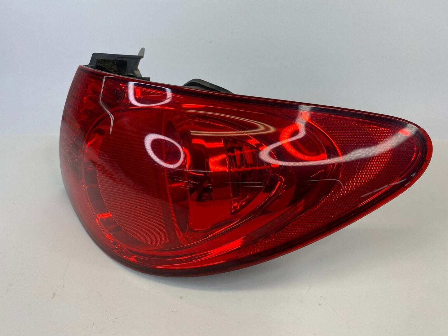 2007-2010 Hyundai Elantra Sedan Rear Right Side Taillight Outer Tail Lamp OEM