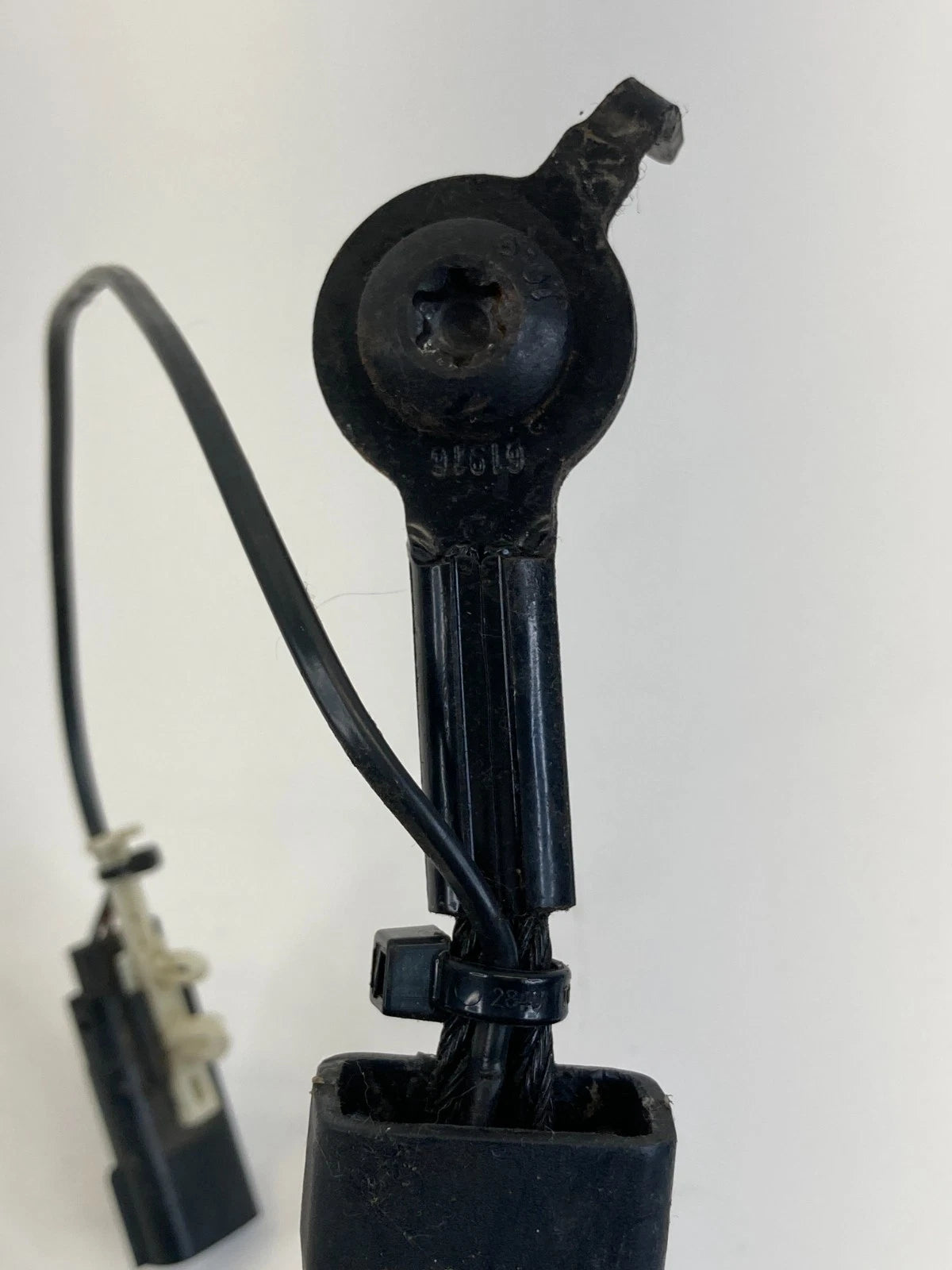 2013-2019 FORD EXPLORER 16-19 INTERCEPTOR FRONT LEFT DRIVER SEAT BELT BUCKLE OEM