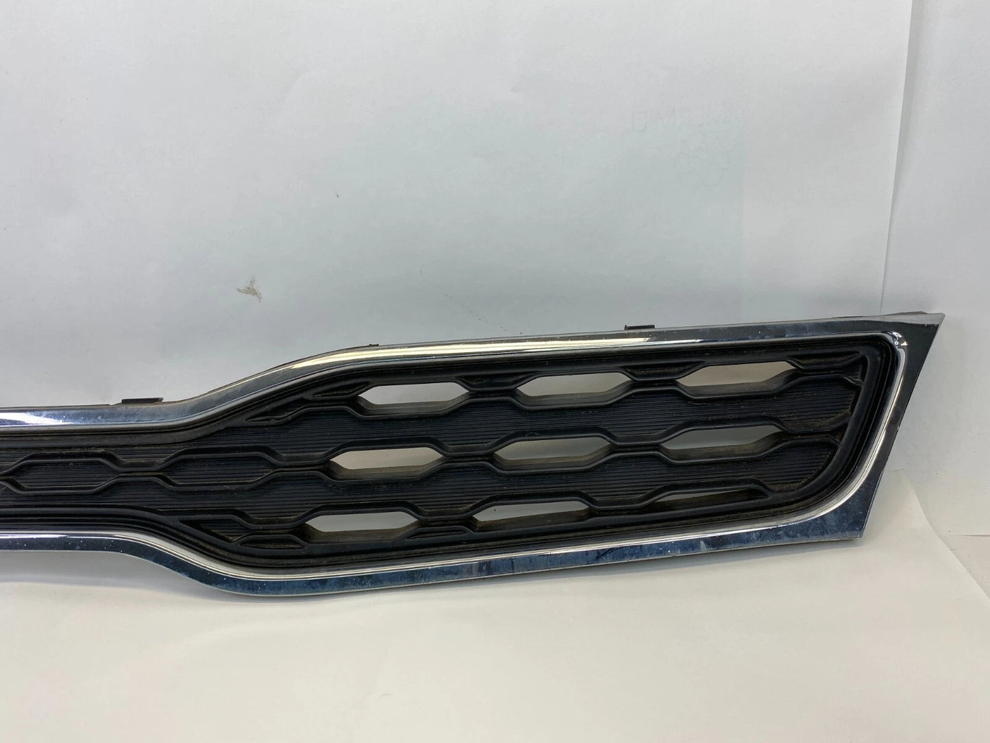 2012-2015 KIA RIO FRONT BUMPER CENTER UPPER GRILL GRILLE W/ SURROUND CHROME OEM