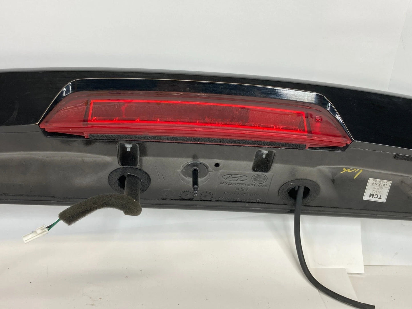 2010-2015 HYUNDAI TUCSON REAR SPOILER MOUNTED W/ 3RD BRAKE LIGHT 87210-2S000 OEM