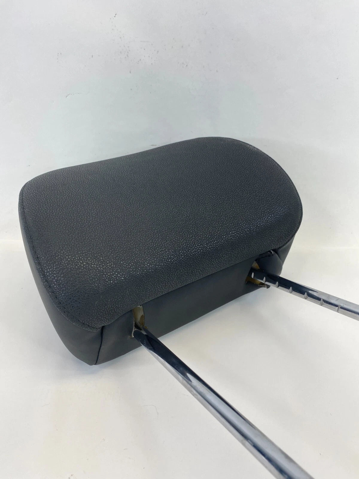 2004-2006 BMW X3 FRONT LEFT OR RIGHT SEAT HEADREST HEAD REST ASSEMBLY OEM