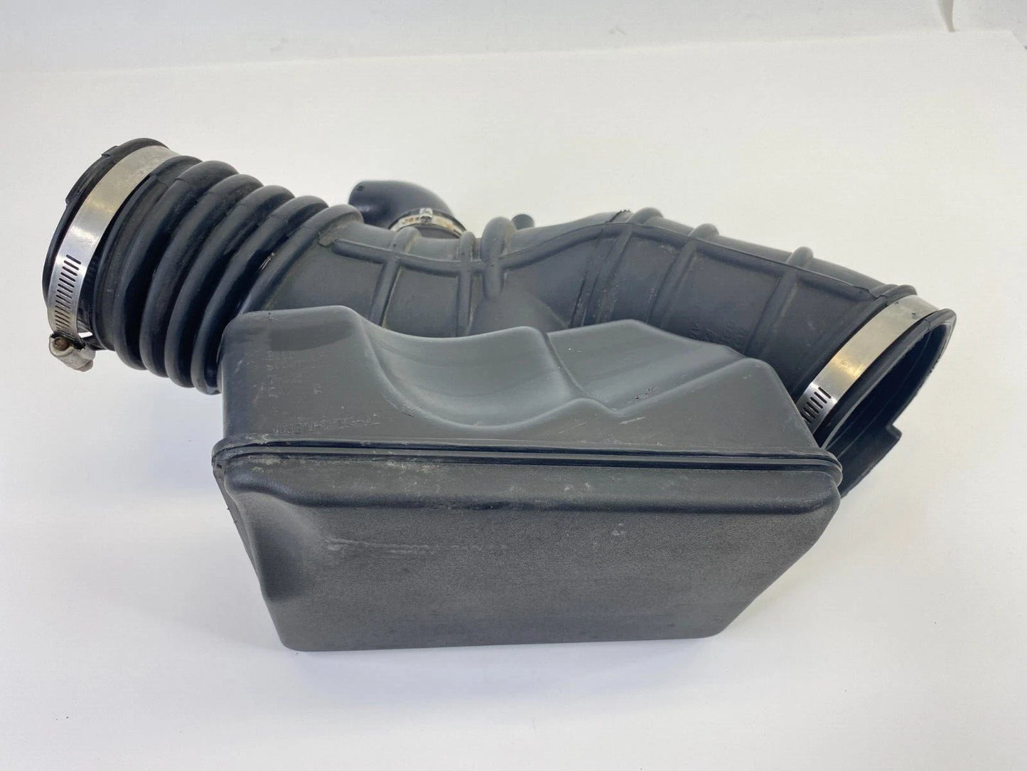 2009-2012 FORD FLEX AIR INTAKE CLEANER RESONATOR HOSE DUCT TUBE VP8G1U-9F764-AC