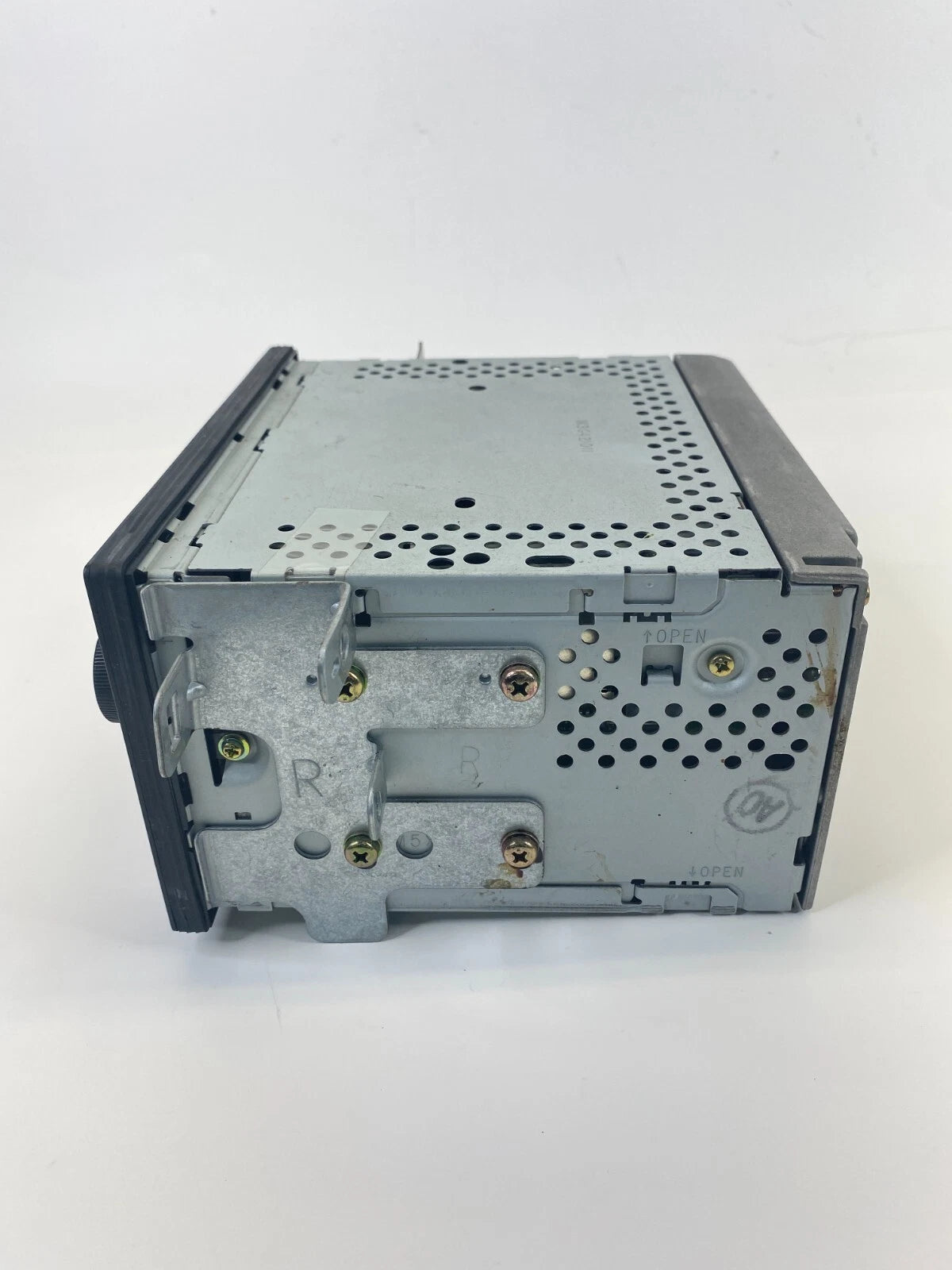 1998-2000 HONDA ACCORD RADIO STEREO AM/FM CD DISC PLAYER ASSY 39100-S84-A210 OEM