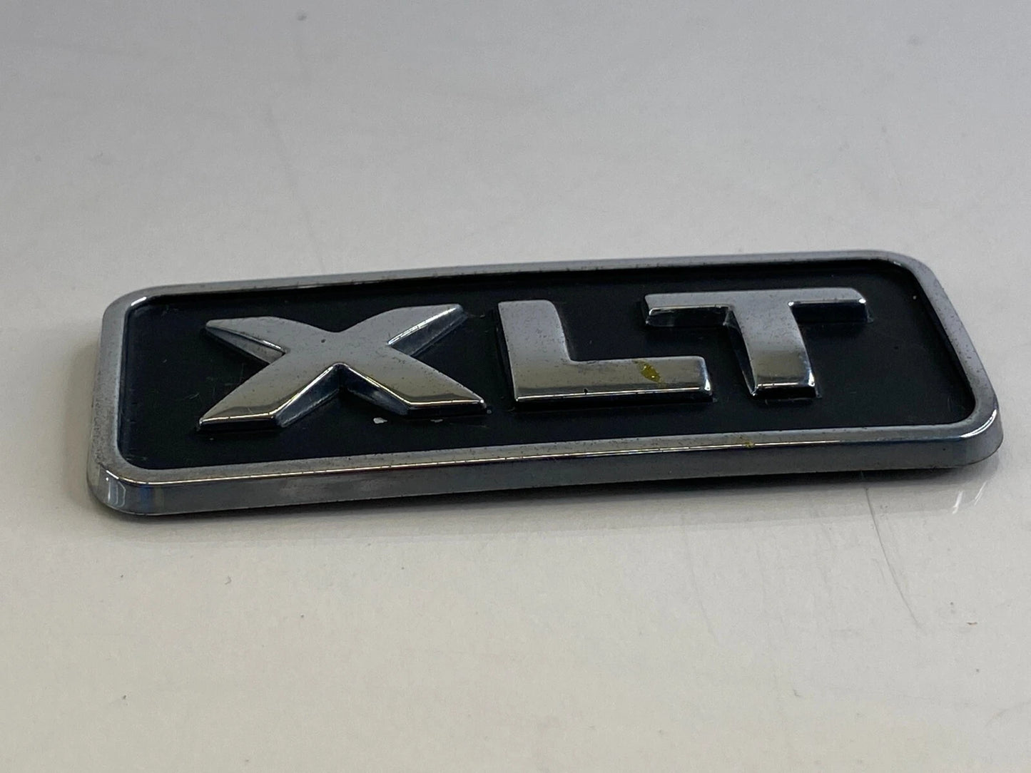 2001-2007 FORD ESCAPE REAR TRUNK EMBLEM LOGO SYMBOL XLT BADGE LIFTGATE OEM