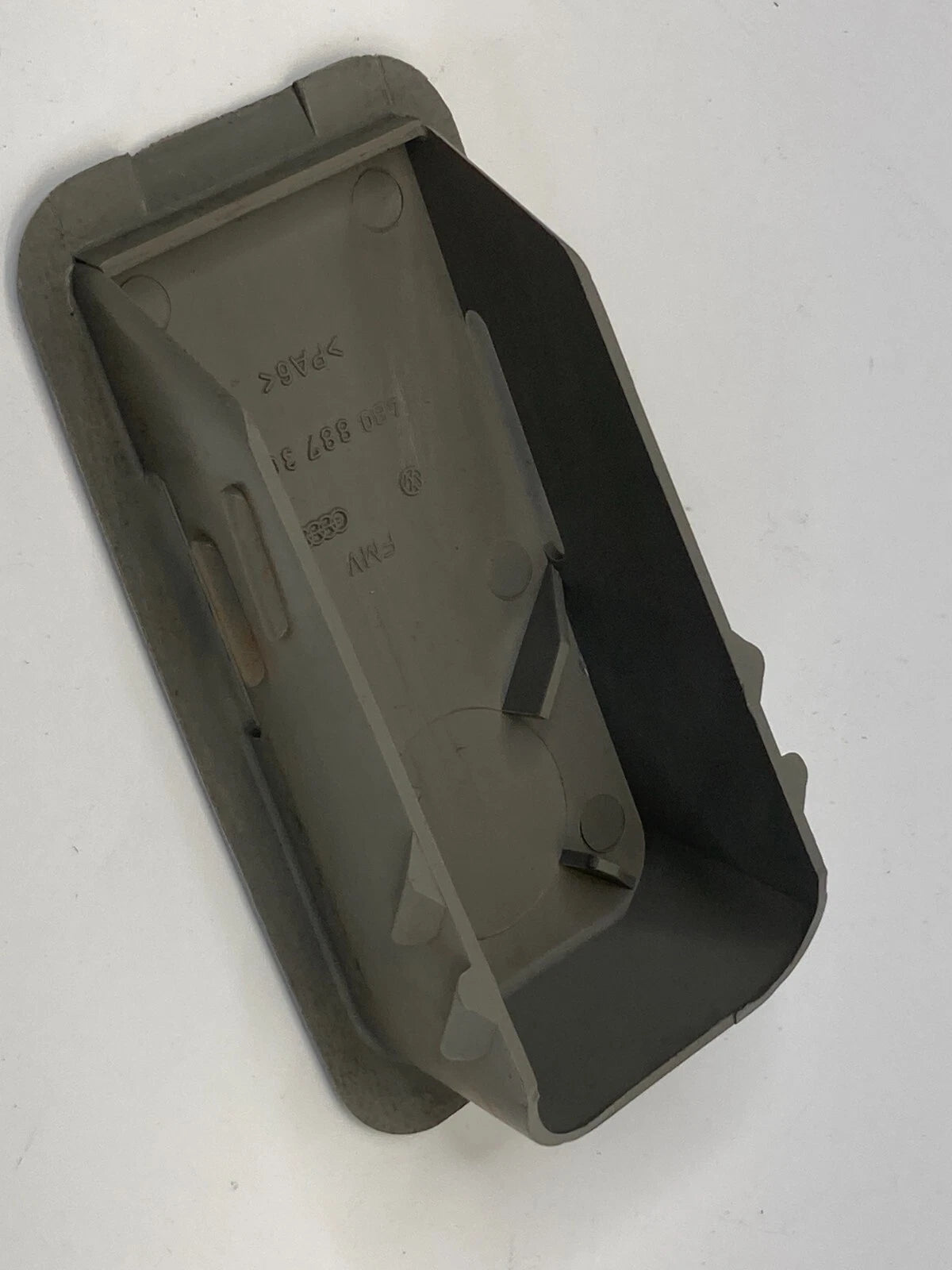 2005-2011 AUDI A6 QUATTRO REAR CHILD SEAT ANCHOR HOOK COVER TRIM CAP 4F0-887-301