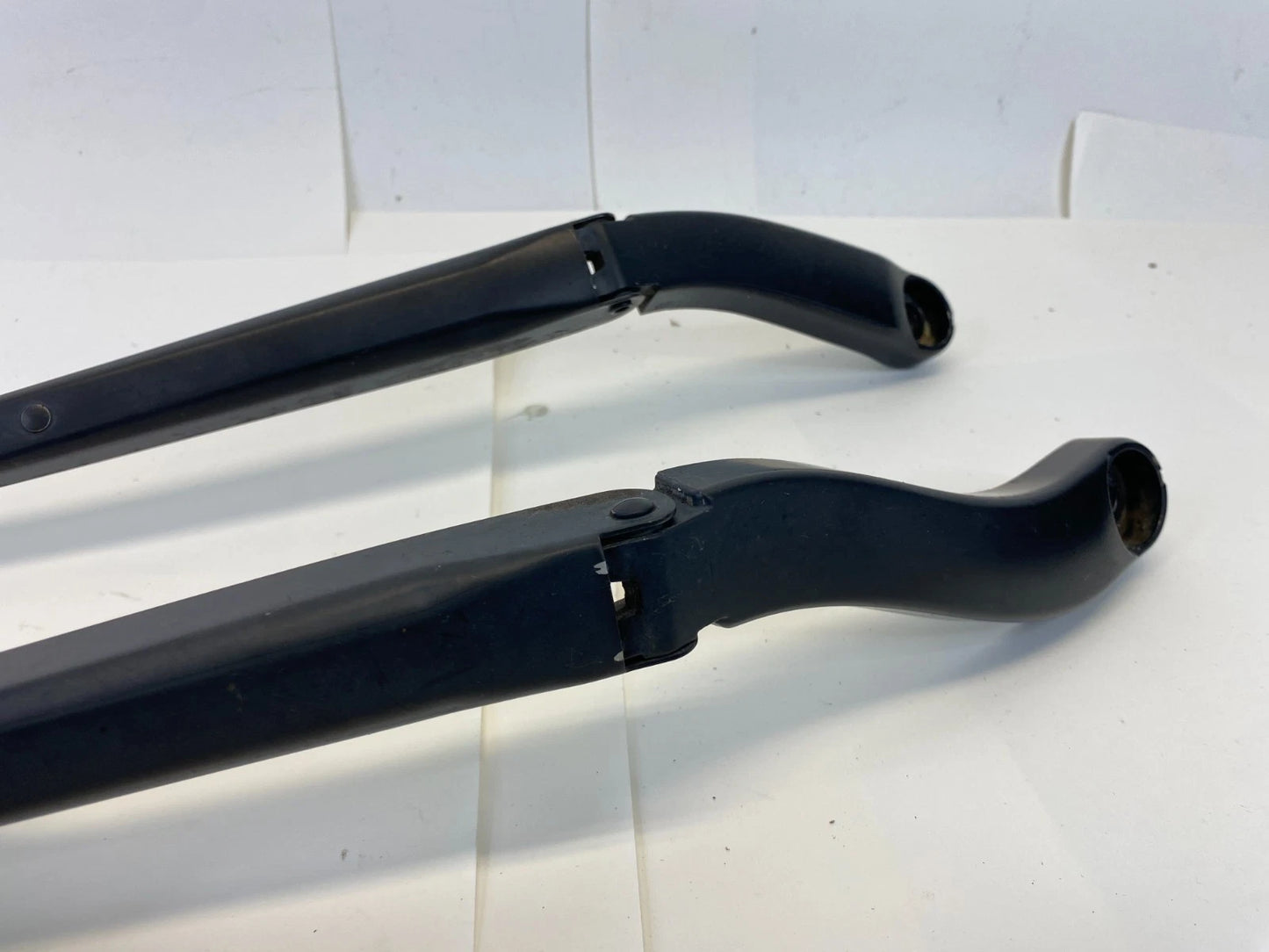08-20 DODGE GRAND CARAVAN FRONT LEFT & RIGHT WINDSHIELD WIPER ARM PAIR SET OEM