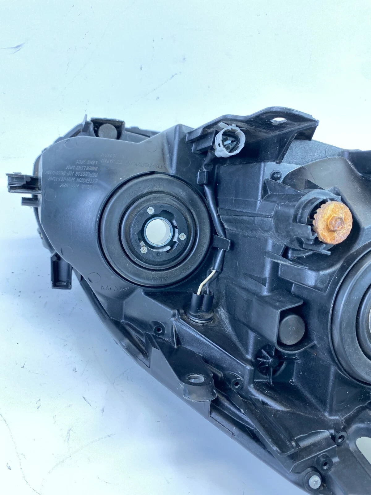 2010 2011 TOYOTA PRIUS FRONT LEFT DRIVER HEADLIGHT HEADLAMP 99226-81017 OEM