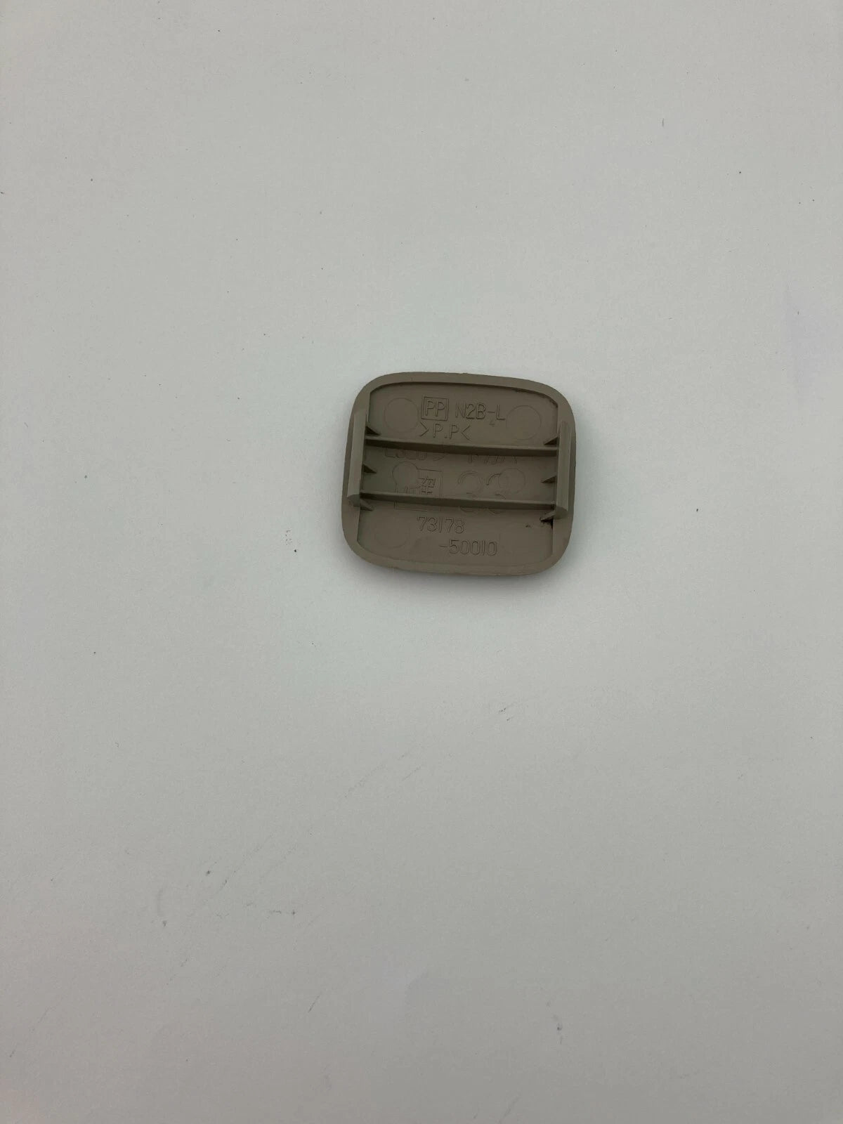 98-05 LEXUS GS300 LEXUS GS400 FRONT LEFT OR RIGHT SEAT BELT RETRACTOR CAP COVER