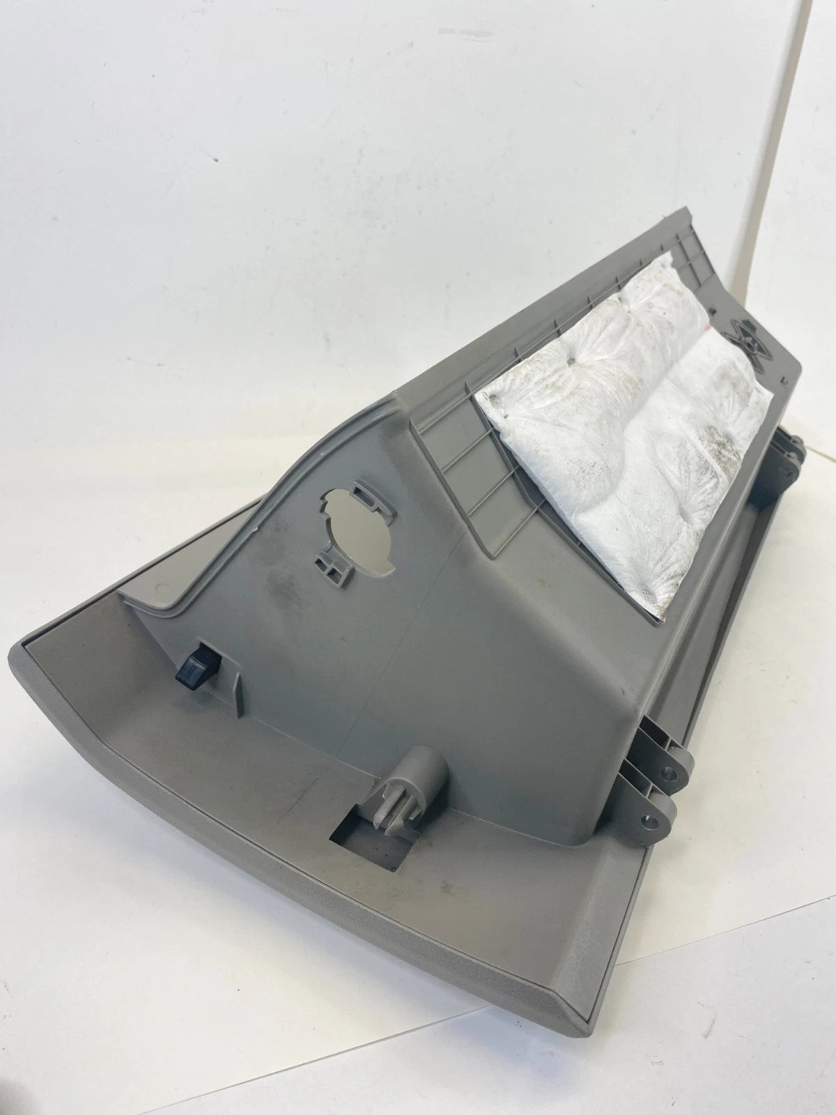 2015-2021 KIA SEDONA GLOVE BOX STORAGE COMPARTMENT ASSY W/ COOLING OEM