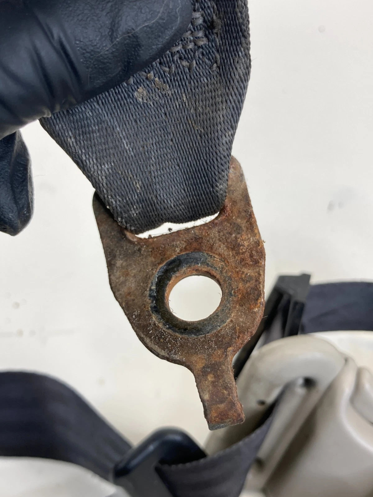 2002-2005 DODGE RAM 1500 FRONT LEFT DRIVER SEAT BELT RETRACTOR OEM