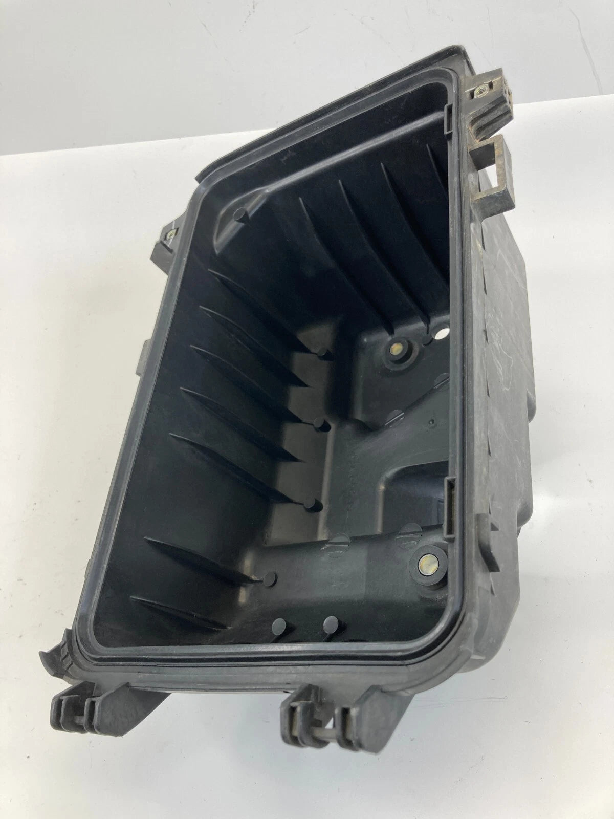 2004 2005 2006 TOYOTA CAMRY 3.0L AIR INTAKE CLEANER BOX LOWER COVER OEM