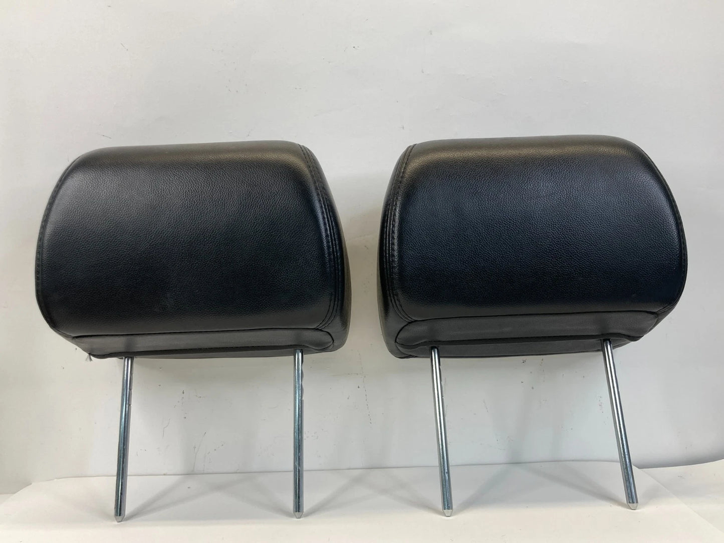 2007 2008 2009 GMC YUKON FRONT RIGHT & LEFT SEAT HEADREST HEAD REST PAIR SET OEM