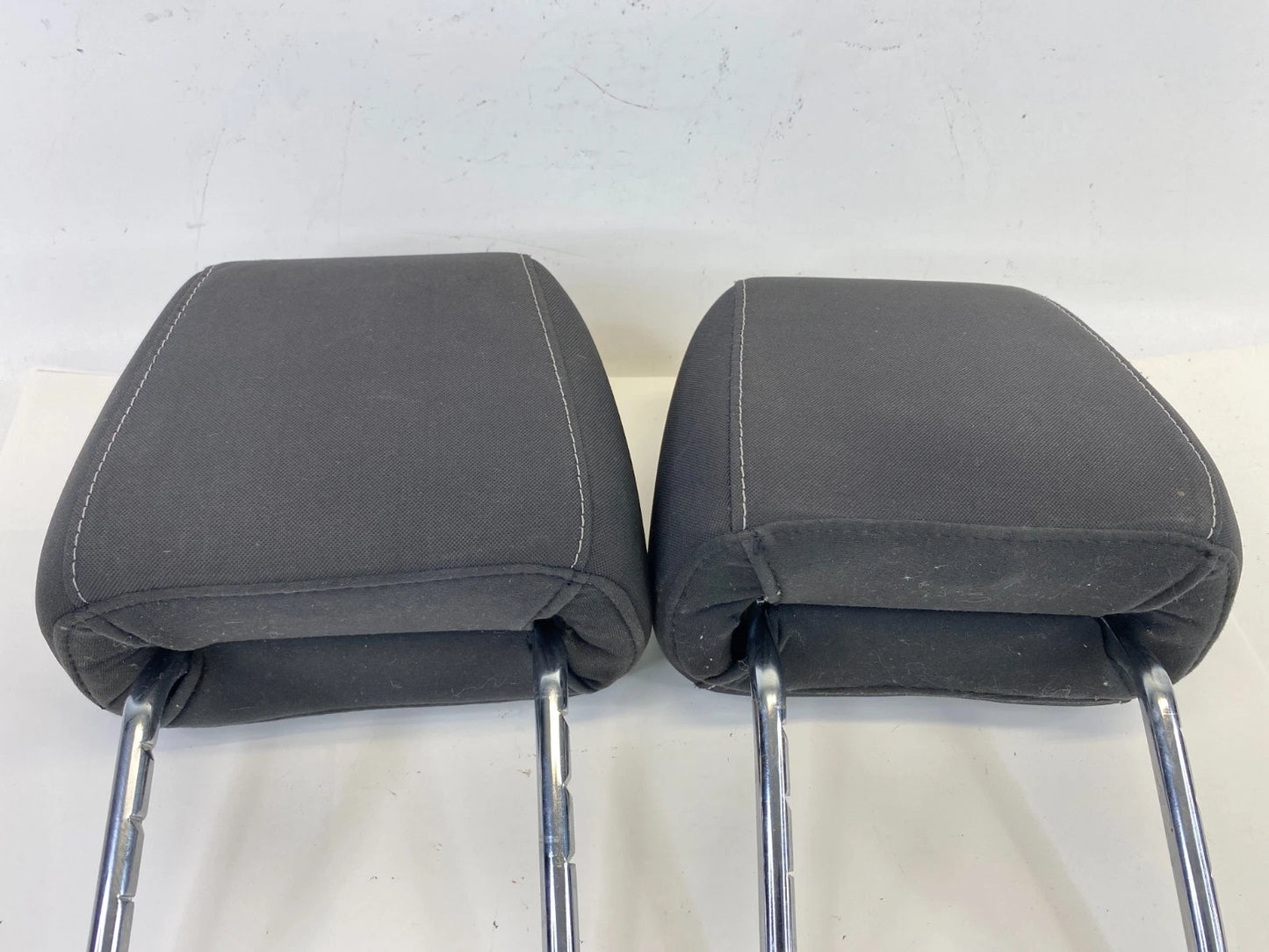 2013-2016 FORD ESCAPE FRONT LEFT & RIGHT SEAT HEADRESTS PAIR CLOTH OEM