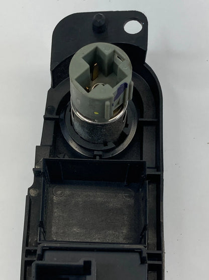 01-05 CHRYSLER PT CRUISER DEFROST POWER OUTLET BUTTON CONTROL SWITCH 04671670AB