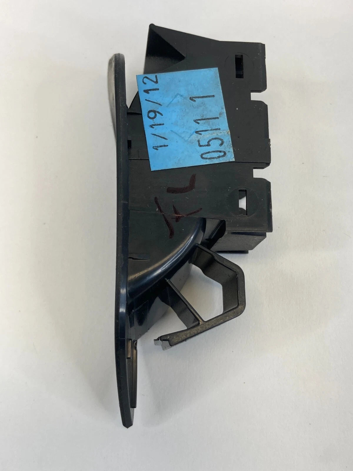 12-19 VOLKSWAGEN PASSAT FRONT LEFT DOOR TRUNK SWITCH BEZEL COVER 561863349 OEM