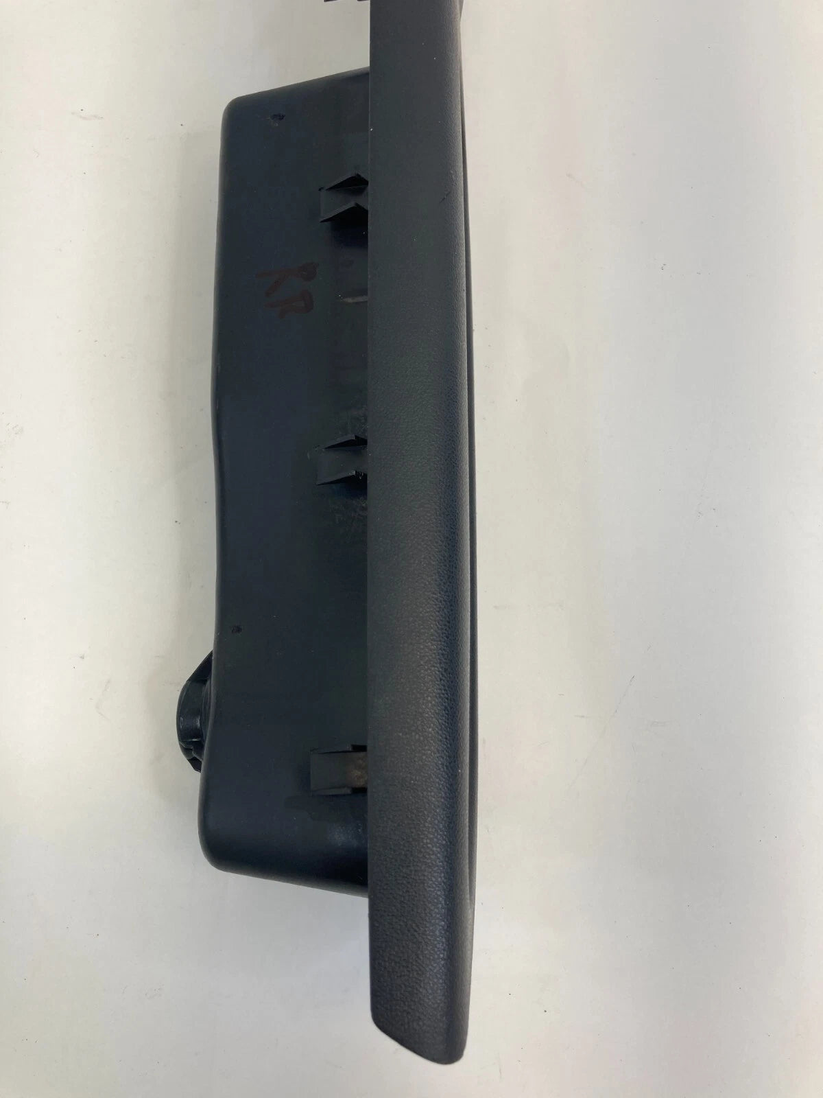 06 07 HYUNDAI ACCENT SEDAN REAR RIGHT SIDE DOOR WINDOW SWITCH BEZEL 83720-1E010