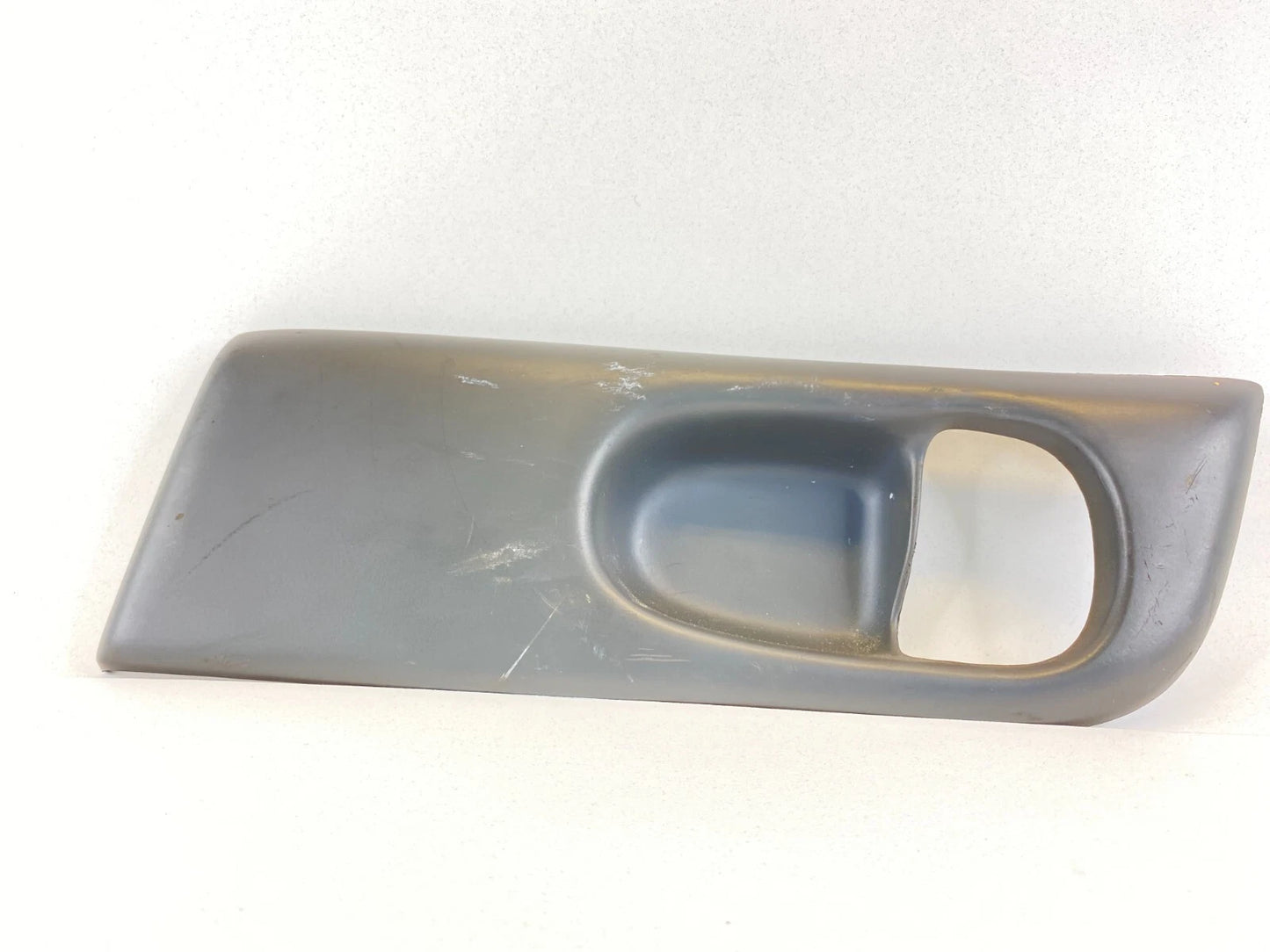 1997-2005 BUICK CENTURY REAR RIGHT INNER DOOR HANDLE BEZEL COVER 10279860