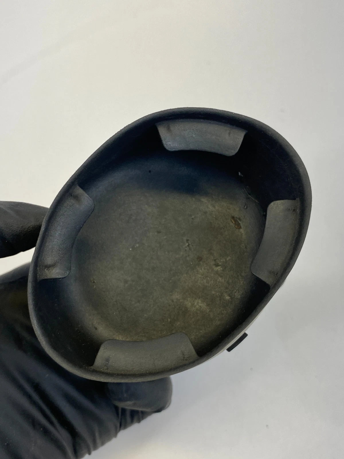2002-2009 CHEVY TRAILBLAZER CENTER CONSOLE CUP HOLDER RUBBER MAT INSERT DDD23949