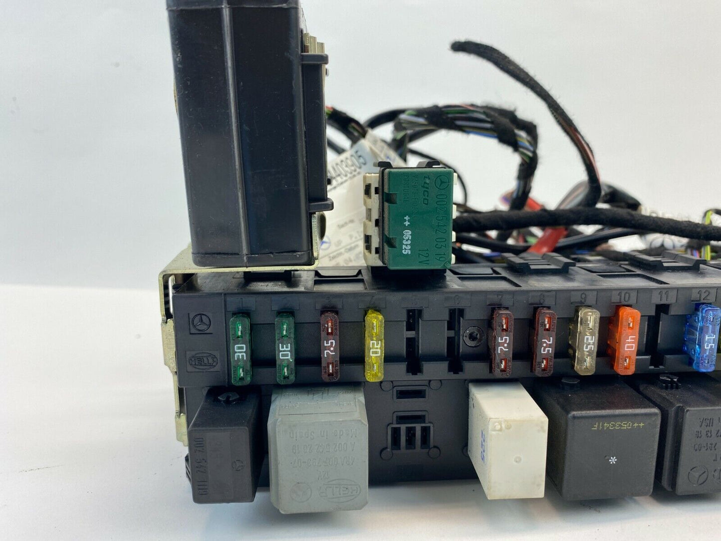 06 07 Mercedes-Benz C 280 Rear Trunk SAM Relay Fuse Box w/ Anti Theft Module OEM