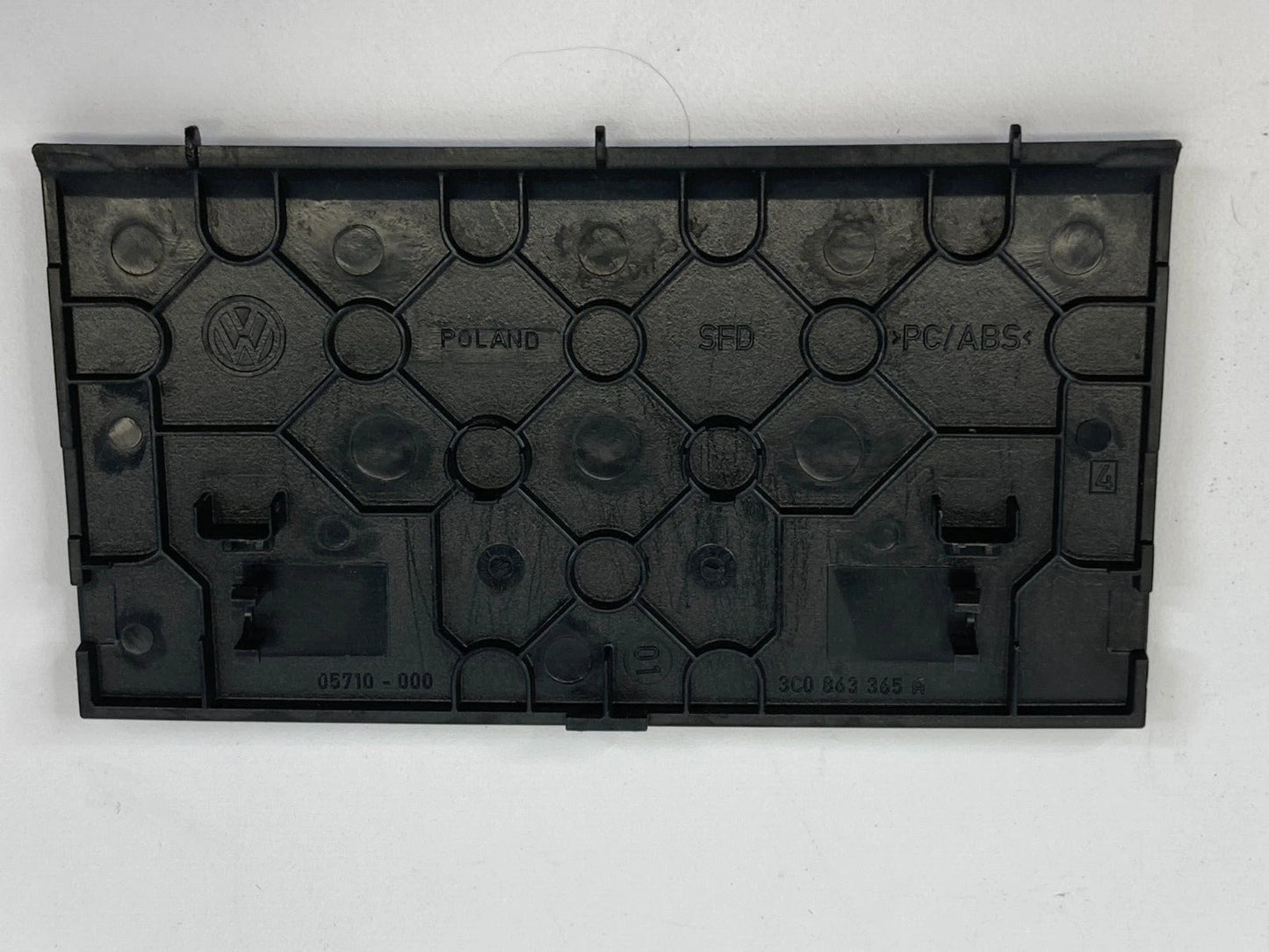 2009-2017 VOLKSWAGEN CC REAR CENTER CONSOLE TRIM COVER PANEL 3C0-863-365 OEM