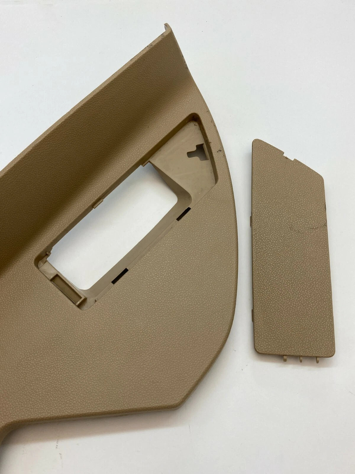 2006-2012 MERCEDES-BENZ R 350 DASBOARD RIGHT SIDE END CAP COVER TRIM A2516800208