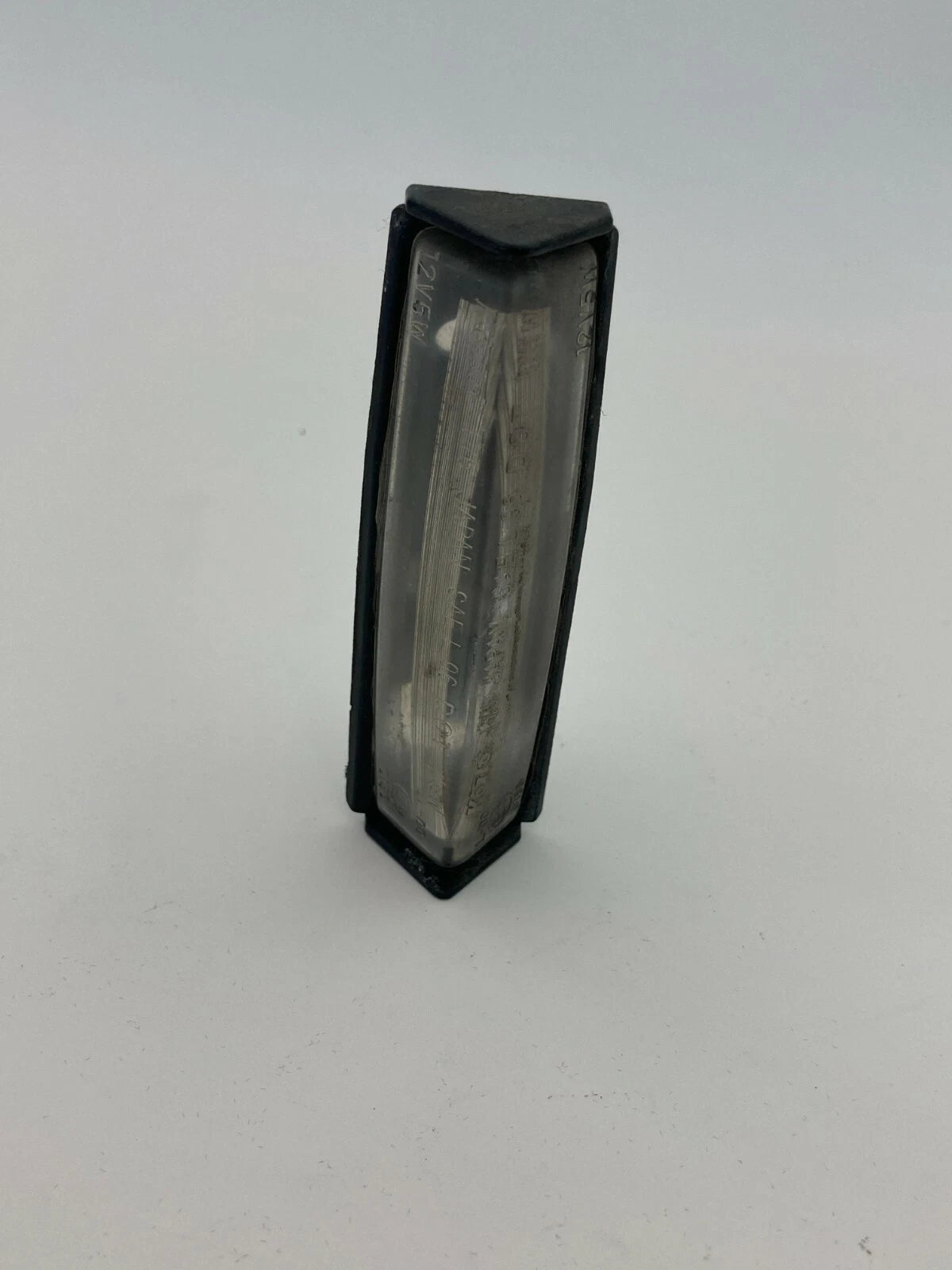 1998-2005 LEXUS GS300 SEDAN RIGHT SIDE TRUNK LICENSE PLATE LIGHT LAMP OEM