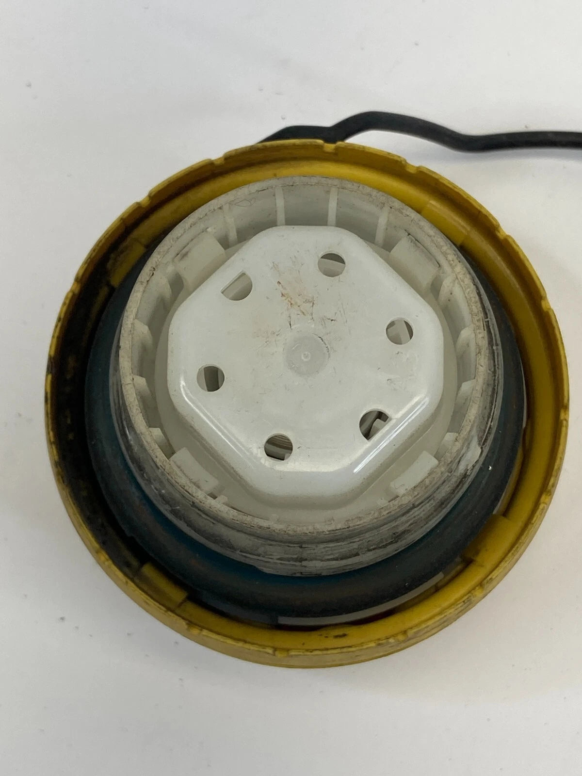 2011-2013 BUICK REGAL 2.0L L4 FUEL FILLER TANK GAS LID COVER CAP OEM