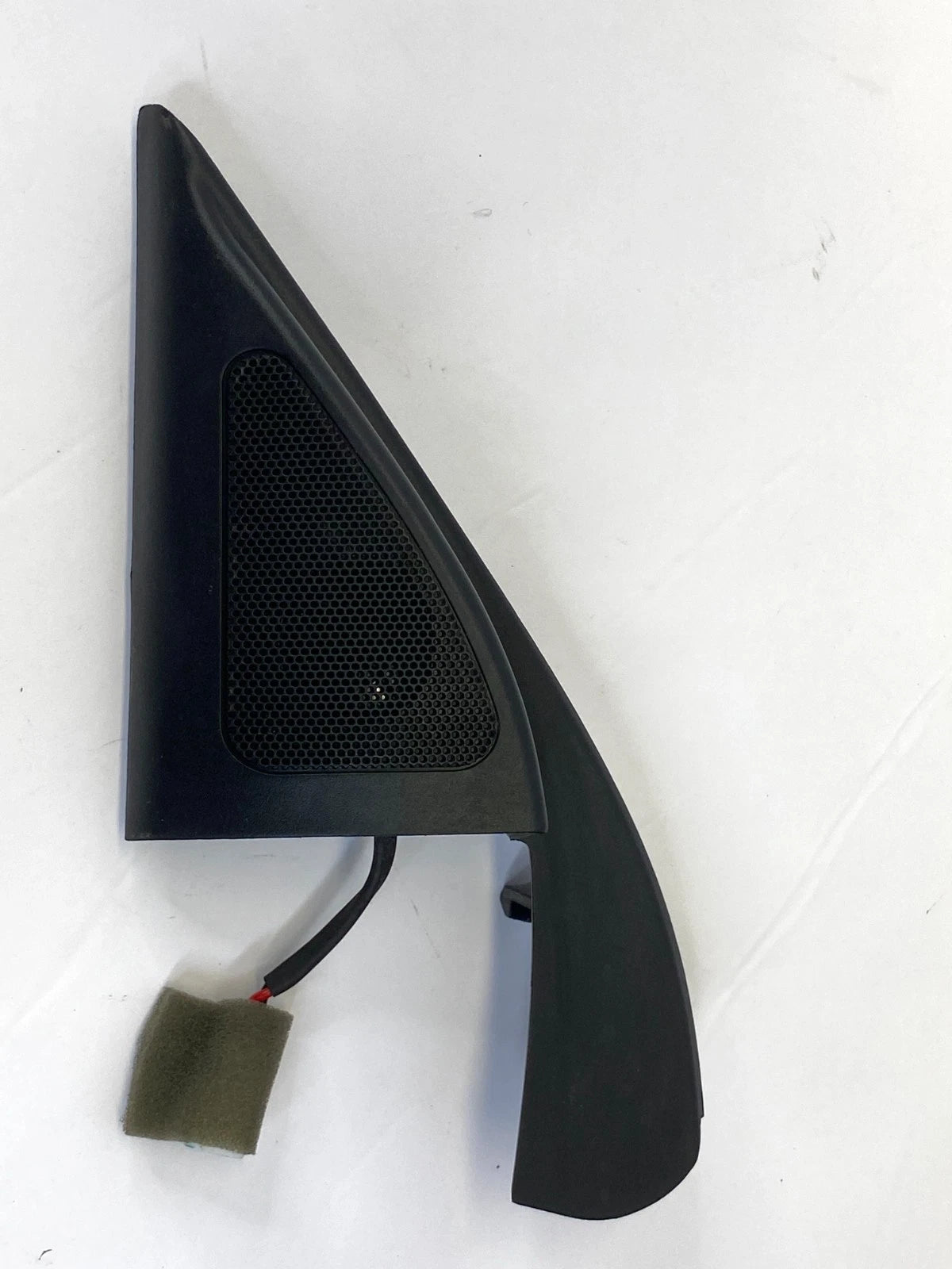 2009-2015 KIA SORENTO FRONT LEFT INNER DOOR QUADRANT COVER CORNER W/ SPEAKER OEM
