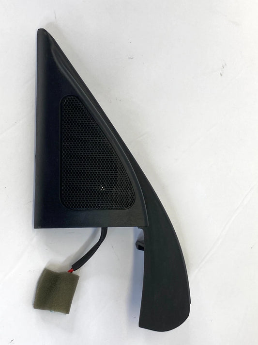 2009-2015 KIA SORENTO FRONT LEFT INNER DOOR QUADRANT COVER CORNER W/ SPEAKER OEM