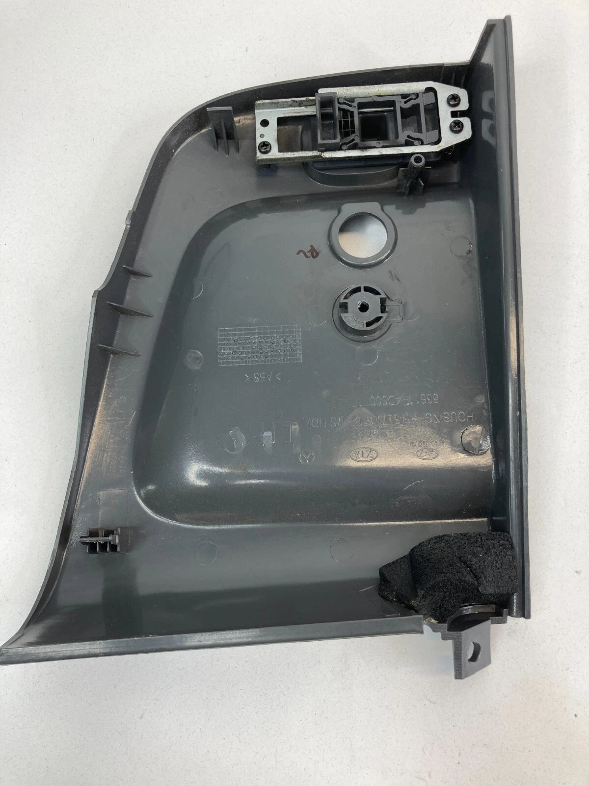 2007-2010 KIA SEDONA REAR LEFT SLIDING DOOR INNER HANDLE BEZEL COVER 83611-4D000