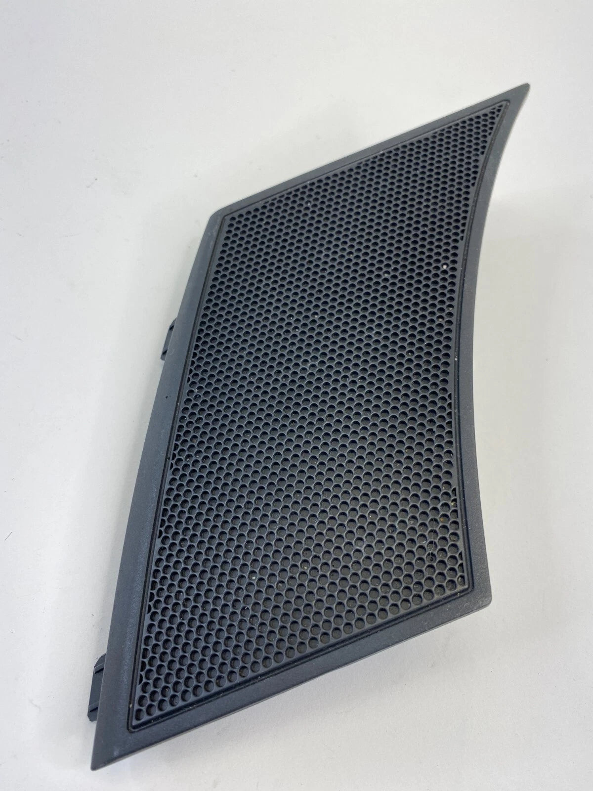 2008-2013 NISSAN ROGUE DASH PASSENGER SIDE SPEAKER COVER GRILLE 28176-JM00A OEM
