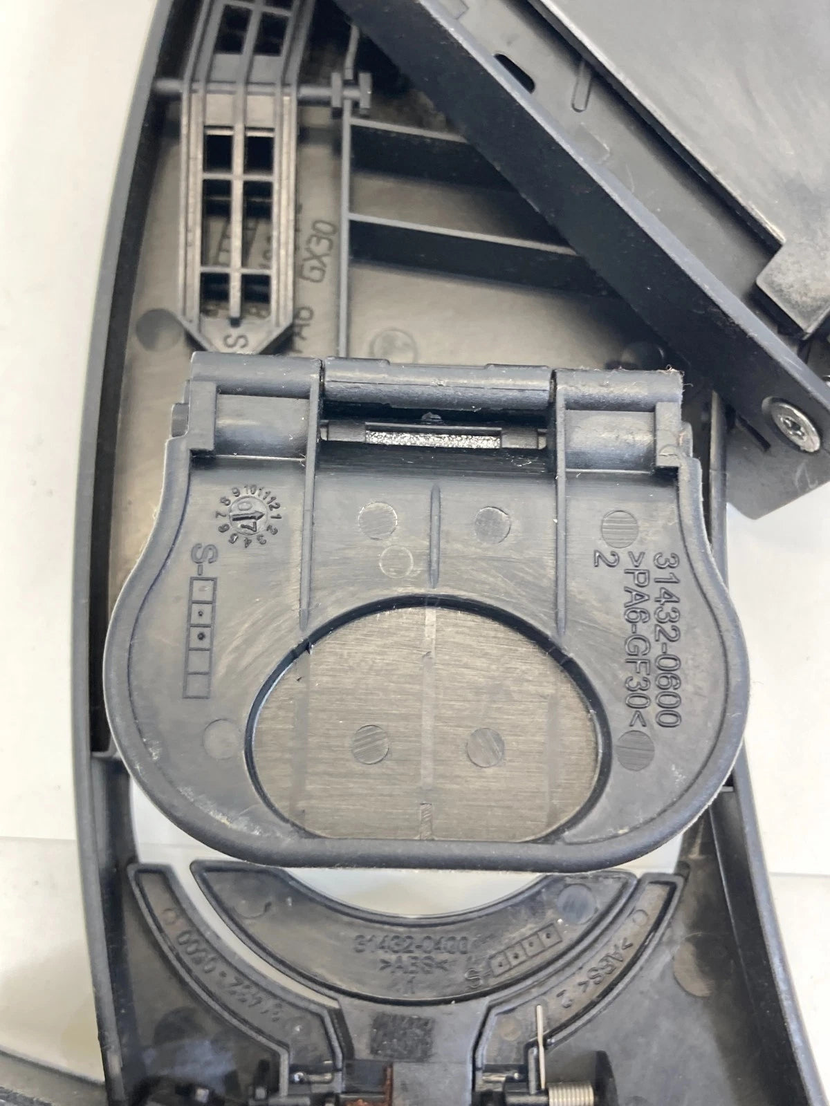 04-07 BMW 525I 530I DASH LEFT DRIVER INSERT CUP HOLDER CUPHOLDER 51457063409 OEM