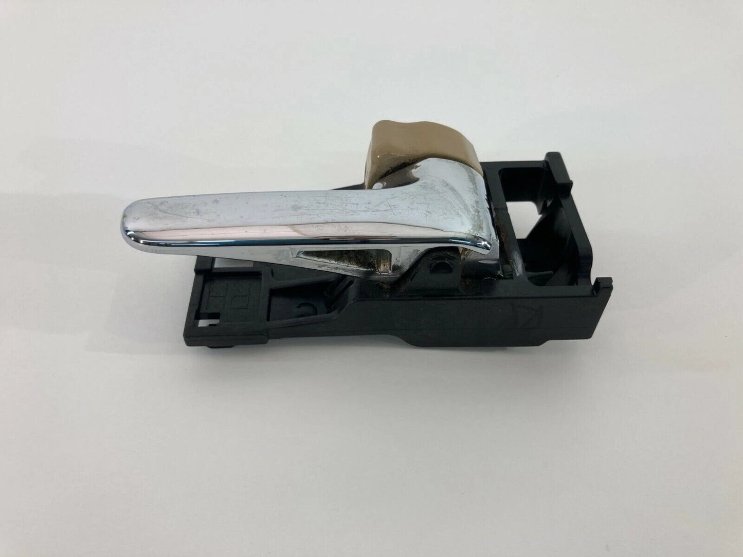 2000-2004 TOYOTA AVALON FRONT RIGHT PASSENGER SIDE INNER DOOR HANDLE 69205-AC010