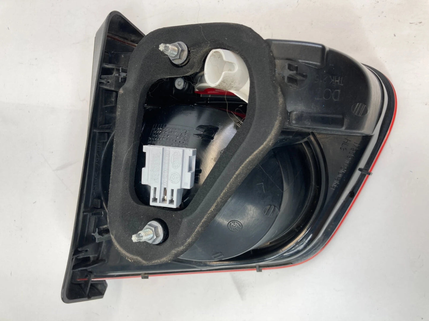 2009-2011 VOLKSWAGEN TIGUAN REAR LEFT SIDE LIFTGATE TAIL GATE INNER TAIL LIGHT