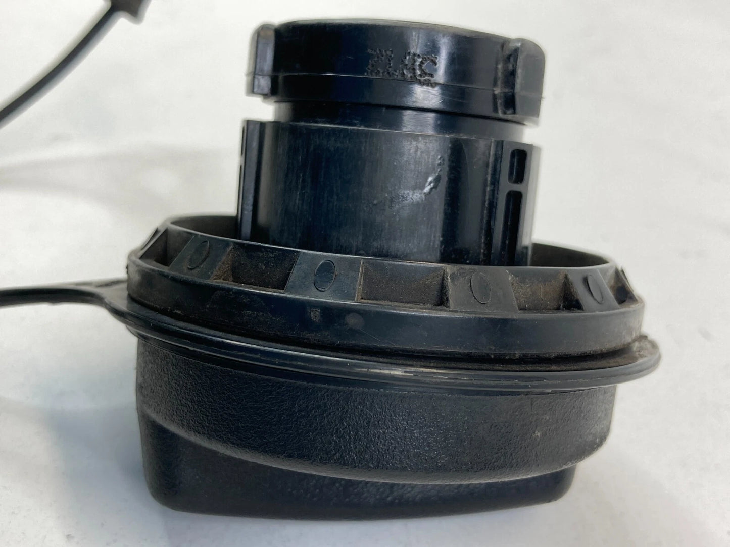 98-04 LINCOLN NAVIGATOR 97-04 FORD EXPEDITION FUEL FILLER TANK GAS LID COVER CAP