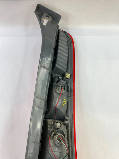 2007-2011 HONDA CR-V LEFT LH REAR TAIL LIGHT LAMP QUARTER PANEL OEM