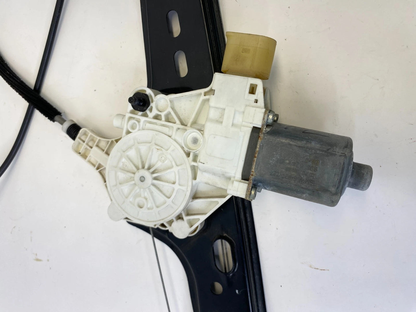 07 08 BMW 328XI FRONT LEFT DOOR POWER WINDOW MOTOR W/ REGULATOR 6927027 OEM