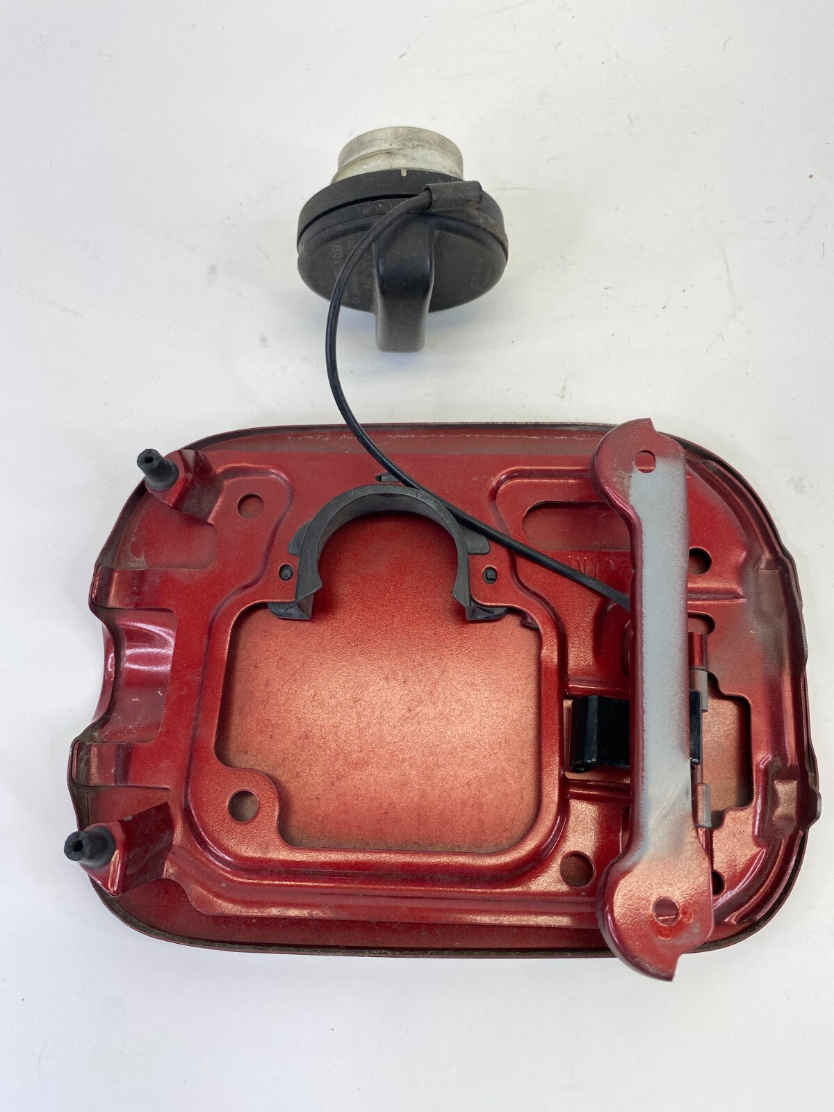 2008-2013 Nissan Rogue Fuel Filler Gas Door Lid Cover W/ Fuel Tank Cap OEM